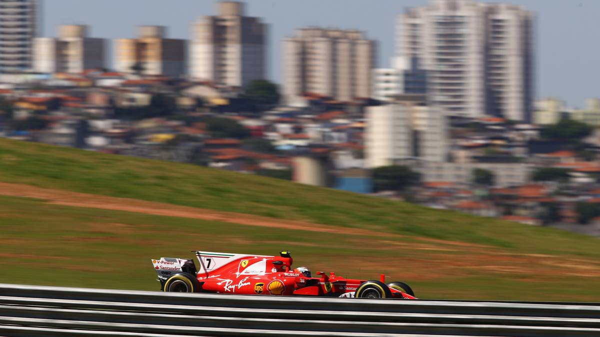SAO PAULO/BRASILIEN (Autodromo Jose Carlos Pace), 15. November, 18:10 Uhr: Die hohen Temperaturen und die hohe Luftfeuchtigkeit verlangen den Fahrern beim Brasilien-GP alles ab