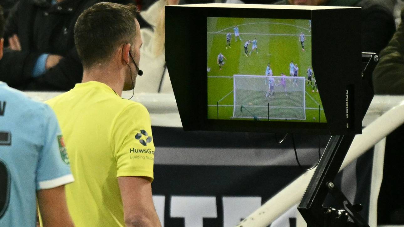 Proteste im DFB-Pokal: Fans fordern Abschaffung des VAR