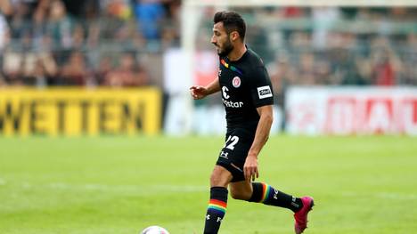 LUEBECK, GERMANY - AUGUST 11: Enver Cenk Sahin of St. Pauli runs with the ball during the DFB Cup first round match between VfB Luebeck and FC St. Pauli at Stadion an der Lohmuehle on August 11, 2019 in Luebeck, Germany. (Photo by Martin Rose/Bongarts/Getty Images)