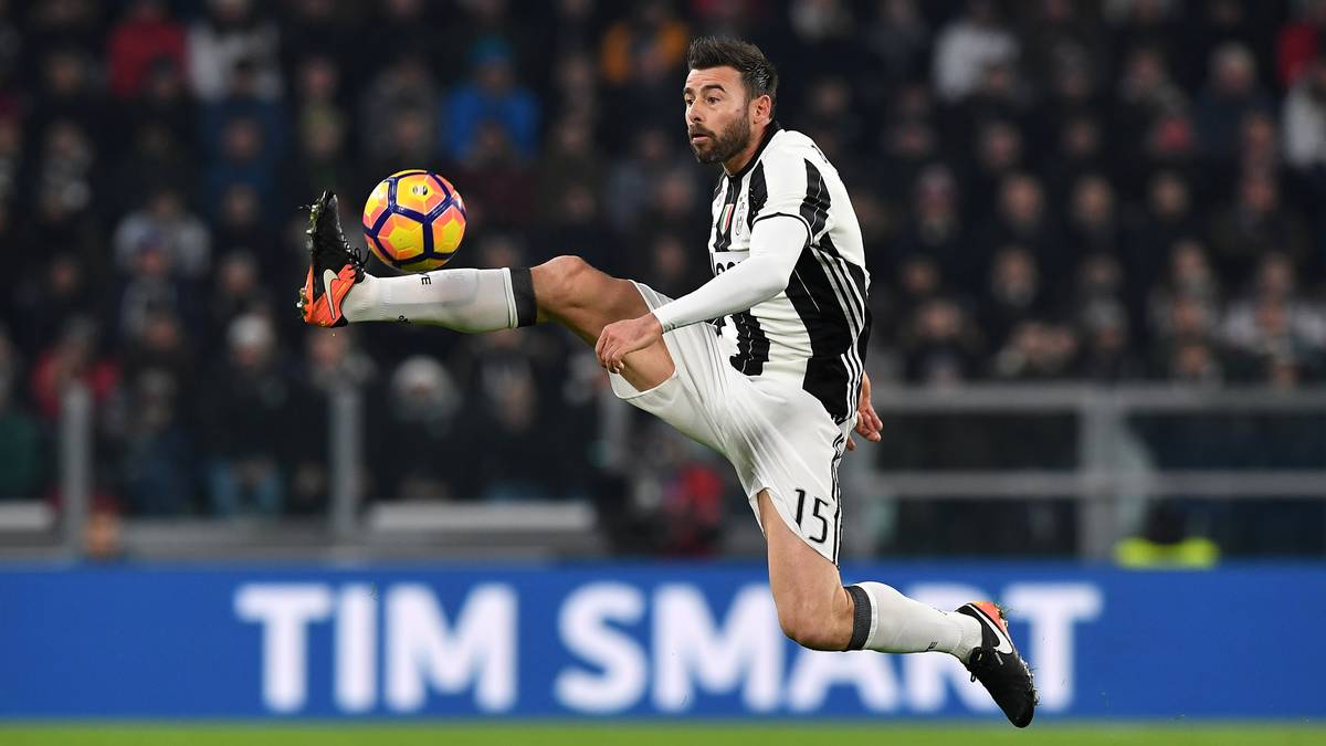 INNENVERTEIDIGER - Andrea Barzagli: Der 35-Jährige schnürte erst für Palermo und den VfL Wolfsburg seine Schuhe, ehe er bei Juventus Turin ab 2011 seinen zweiten Frühling erlebte