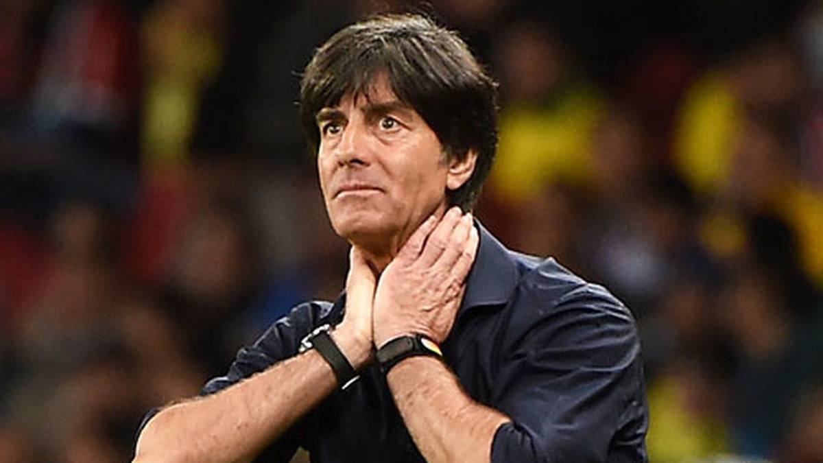 Bei der WM in Brasilien muss Löw ebenfalls Kritik einstecken - für seine Berufung von Kapitän Philipp Lahm ins Mittelfeld, für holprige Vorstellungen in der Vorrunde gegen Ghana und im Achtelfinale gegen Algerien