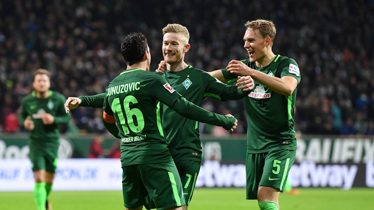 Anschließend entwickelt sich ein offener Schlagabtausch - bis Bremen in der 72. Minute für die Entscheidung sorgt: Kainz (M.) sichert mit seinem zweiten Treffer Werder den zweiten Sieg in Serie