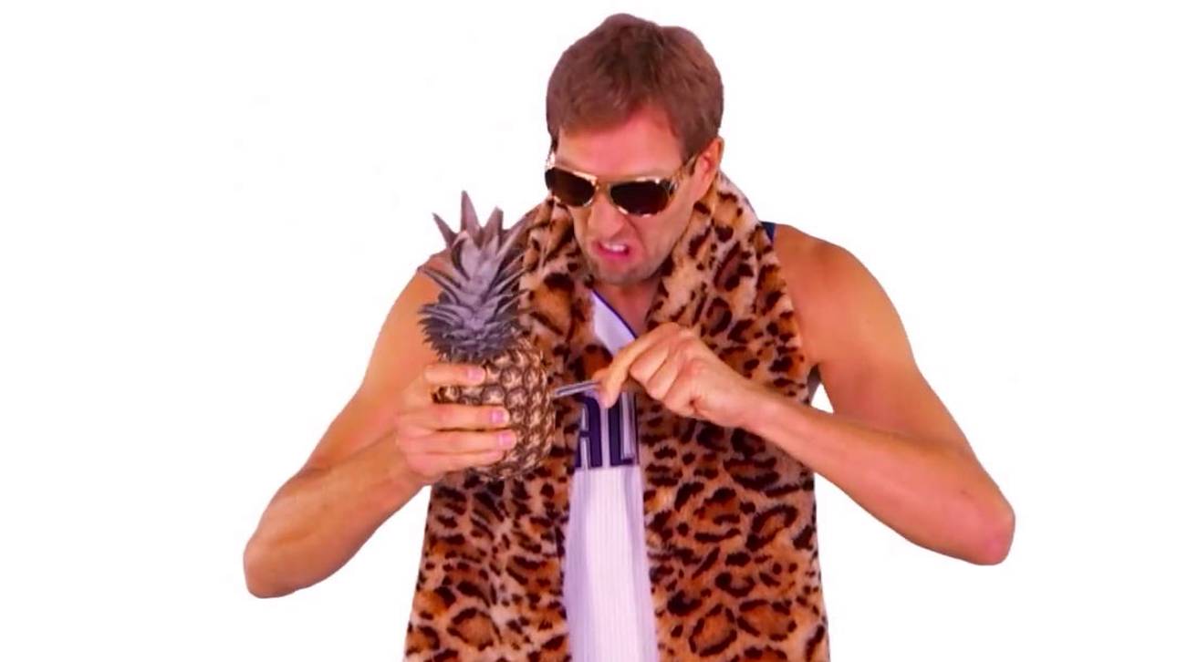 Schräg: Nowitzki tanzt mit Ananas