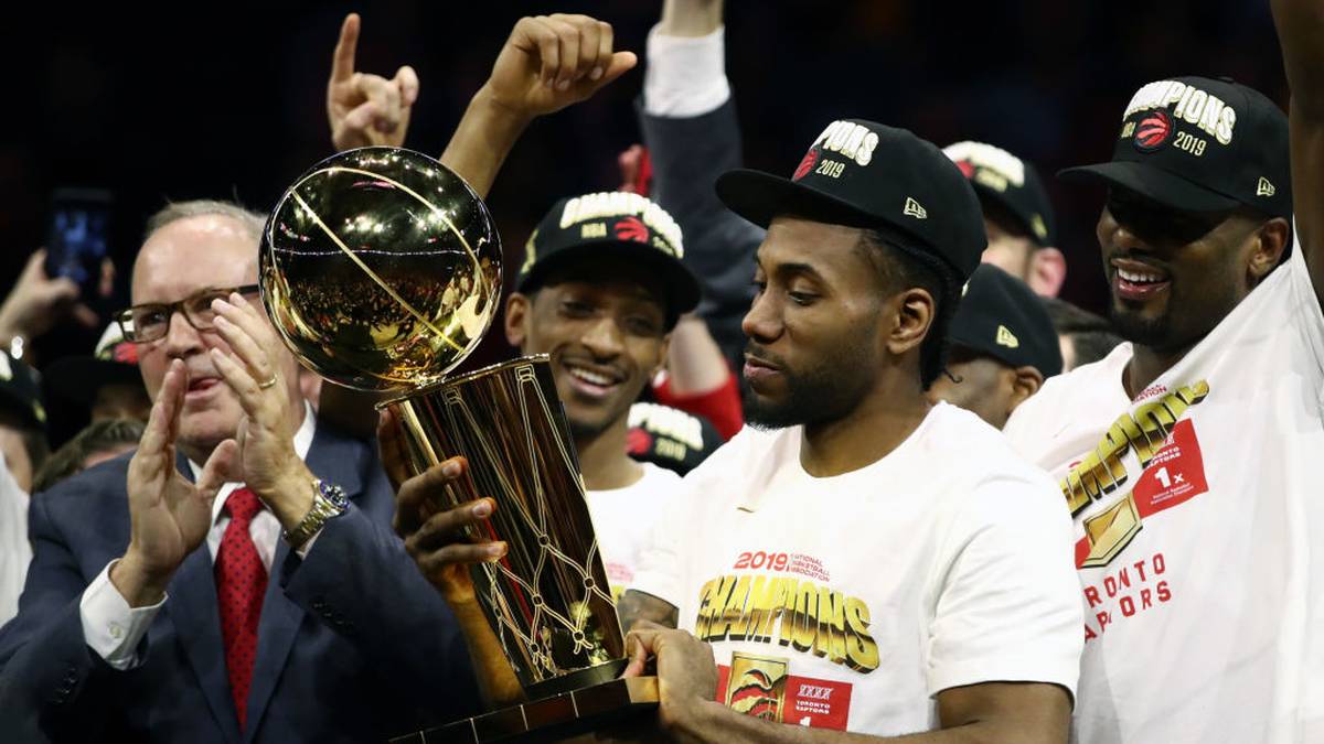 KAWHI LEONARD: Einer der Pfeiler bei den San Antonio Spurs, mit denen er 2014 die Meisterschaft holte. Sein eigentliches Meisterstück aber liefert er fünf Jahre später ab, als er die Toronto Raptors im Finale gegen die haushohen Favoriten der Warriors zum Titel führte
