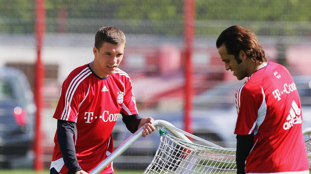 PLATZ 14 - ALI KARIMI (FC Bayern): Gibt es ein treffenderes Symbolbild für die Rolle von Ali Karimi beim FC Bayern? Asiens Fußballer des Jahres an der Seite von Lukas Podolski - zwei Trainingsstatisten an der Säbener Straße