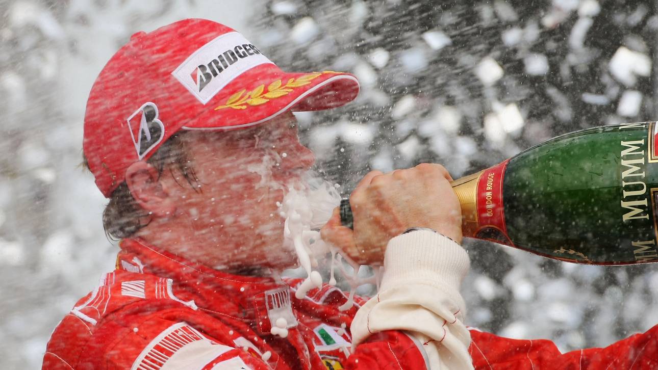 Kimi Raikkönen bejubelt 2007 seinen WM-Titel