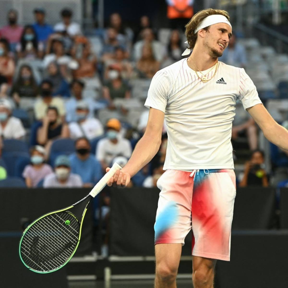 Der sechsmalige Grand-Slam-Champion Boris Becker hat Alexander Zverev nach dessen Achtelfinal-Aus bei den Australian Open kritisiert.
