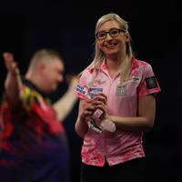 Fallon Sherrock sorgt mit einem Aprilscherz für Lacher in der Darts-Szene. Zugleich bringt die Engländerin damit wieder Zündstoff in eine alte Diskussion. 