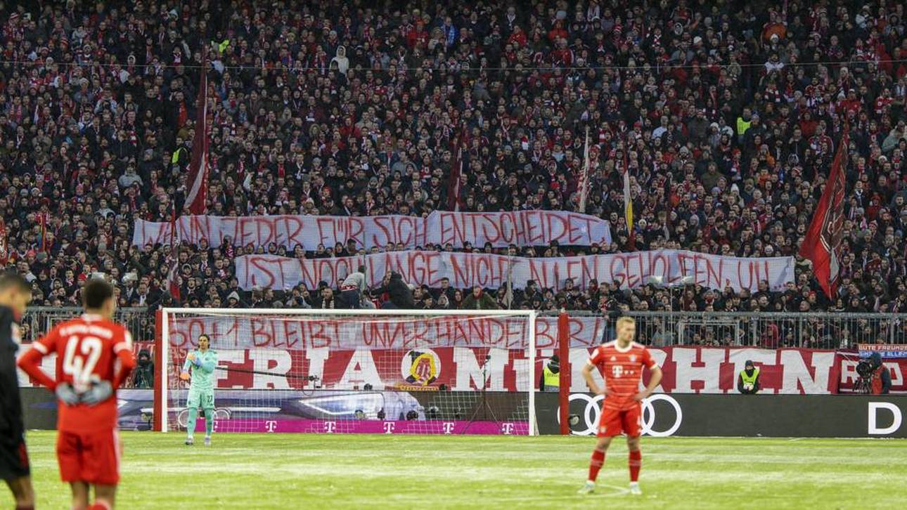 Die Fans des FC Bayern protestierten 2023 gegen die Meinung von Ehrenpräsident Uli Hoeneß zur 50+1-Regel