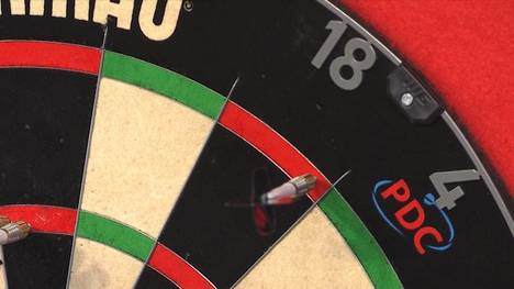 Raymond van Barneveld gewinnt sein erstes Spiel bei den World Series of Darts Finals gegen Cor Dekker - und checkt dabei ein starkes Finish zur richtigen Zeit.