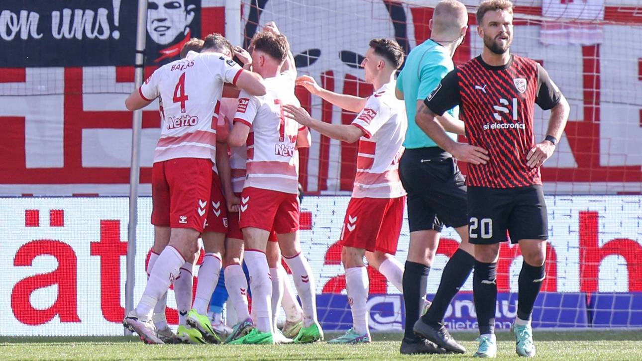 Regensburg rettet die Tabellenführung