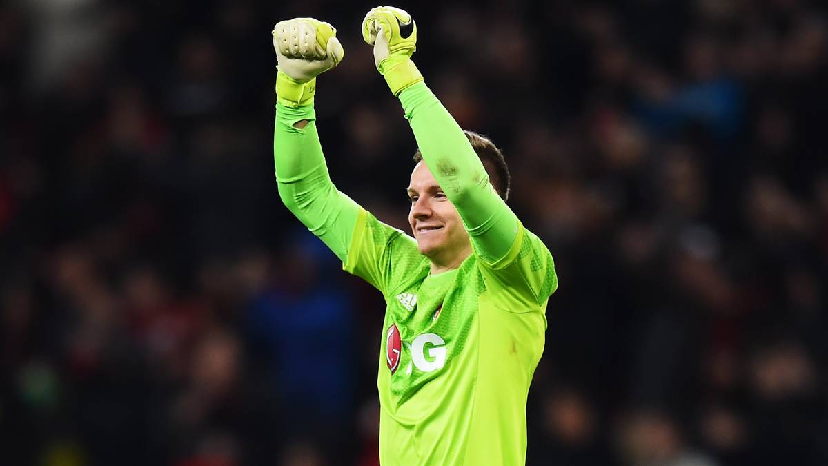 Auch Leverkusens Torwart Bernd Leno, der in Stuttgart ausgebildet wurde, jubelt