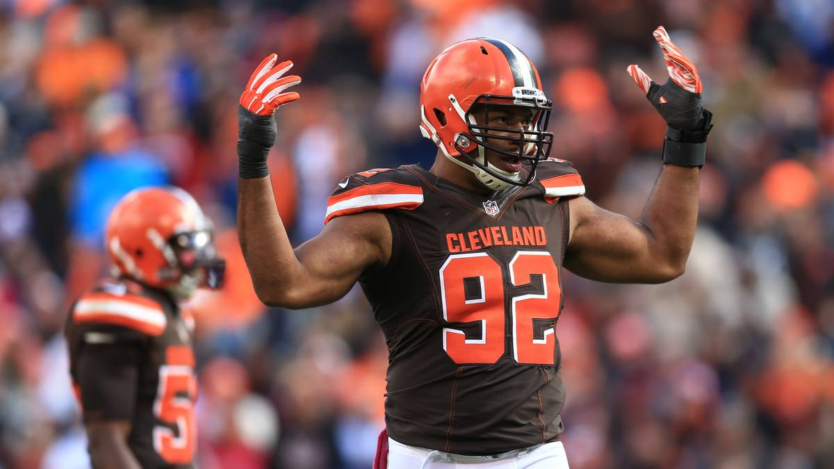 Bei Cleveland fehlt außerdem Defensive End Desmond Bryant, der sich bereits in der Vorbereitung einen Brustmuskel gerissen hat. Unwahrscheinlich, dass er in dieser Saison nochmal spielen kann