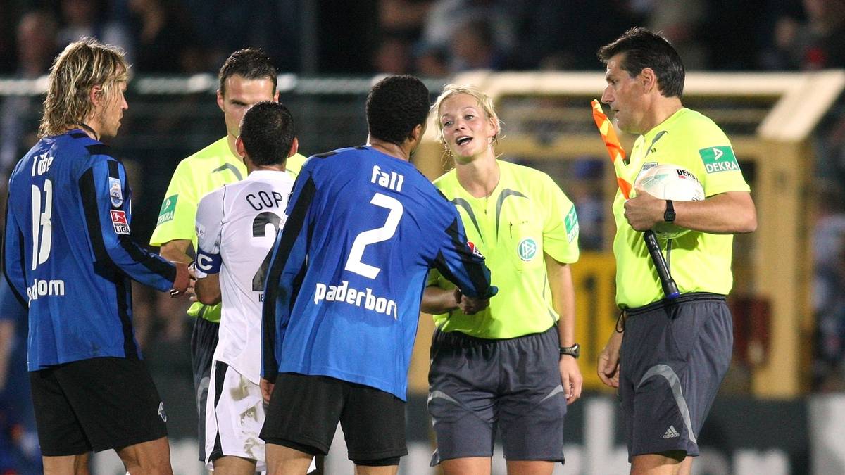 Am 21. September 2007 pfiff die damals 28-Jährige ihr erstes Spiel im deutschen Unterhaus. Die Partie zwischen dem SC Paderborn und der TSG Hoffenheim endete mit 2:0