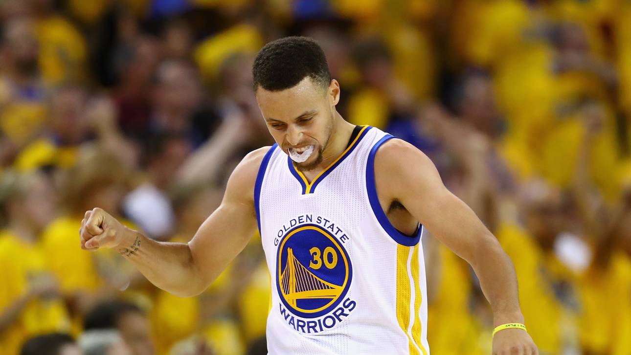 Currys Mundschutz bringt 3190 Dollar