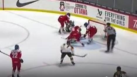 Das deutsche Eishockey-Frauenteam liefert sich im WM-Viertelfinale ein packendes Duell mit Tschechien. Der Krimi gipfelt in einer dramatischen Schlussphase.