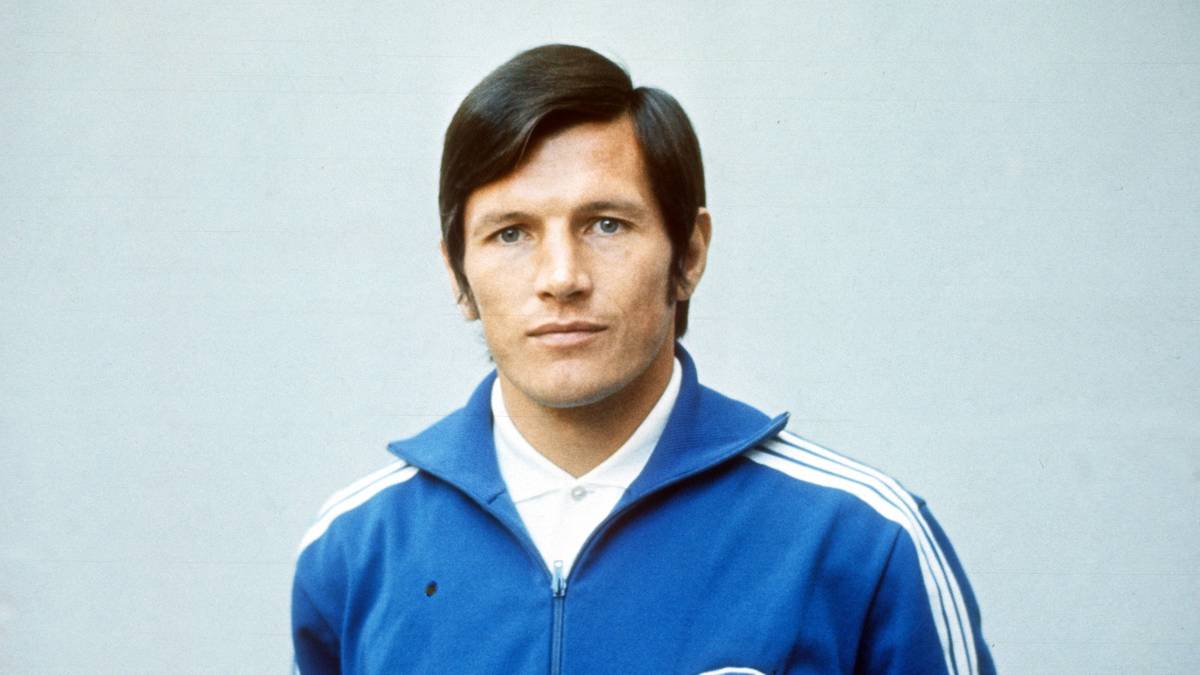 HEINZ VAN HAAREN: Der Niederländer wurde wie sein Schalker Teamkollege Libuda im Zuge des Bundesliga-Skandals 1972 vom DFB gesperrt und spielte anschließend bei Racing. Nach eigenen Angaben stand sein Wechsel nach Straßburg allerdings schon vor der Sperre fest