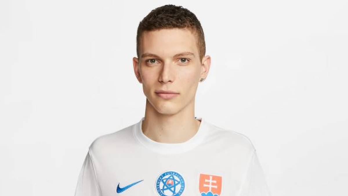 Das Auswärtstrikot der Slowaken ist schlicht in Weiß gehalten.