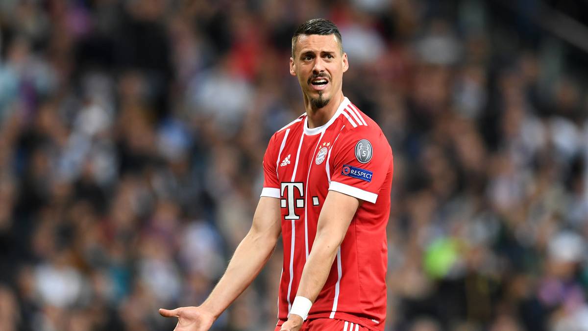 Ähnliches wie bei Pizarro gilt für Sandro Wagner. Nach seinem Wechsel von Hoffenheim zum FC Bayern überraschte auch er mit der Wahl seiner Trikotnummer