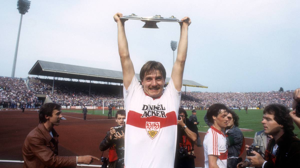 PETER REICHERT: Der Mittelstürmer spielte von 1986 bis 1989 bei Racing und erzielte in dieser Zeit in 94 Liga-Spielen immerhin 40 Tore. In Deutschland hatte Reichert zuvor beim VfB Stuttgart auf sich aufmerksam gemacht, mit dem er 1984 Meister wurde  