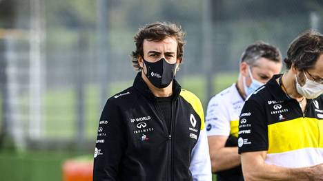 Fernando Alonso wird in Bahrain in einen Renault von 2018 steigen