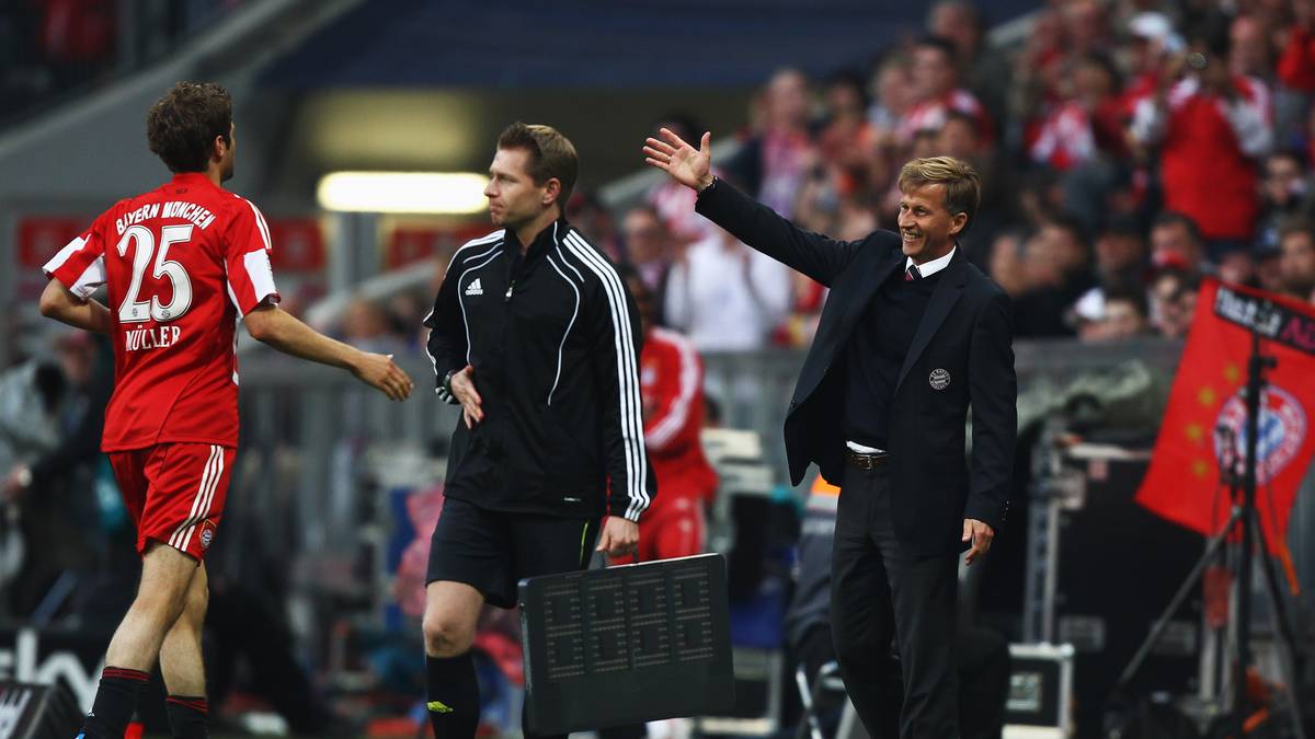 Es folgt die souveräne Qualifikation für die Champions League mit einem 8:1-Kantersieg am vorletzten Spieltag. Nach der Saison übernimmt er für ein Jahr die Amateure, die in die Regionalliga abgestiegen waren