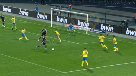 Der FC Schalke 04 steht nach einem Arbeitssieg in der zweiten Runde des DFB-Pokal. Neuzugang Paul Seguin feiert seine Torpremiere für die Knappen.