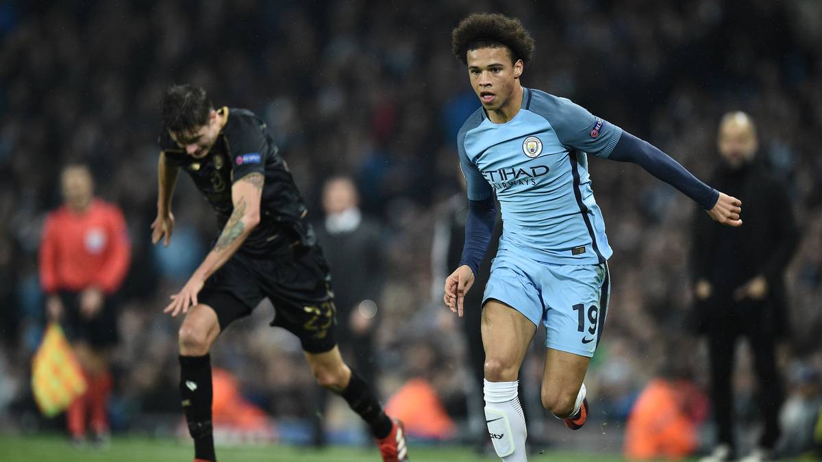 In der Champions League sammelt Sane weitere Erfahrung. Nach seiner Debütsaison in England erklärt er allerdings, dass er kaum durch die Nase atmen könne, was ihn beträchtlich behindere