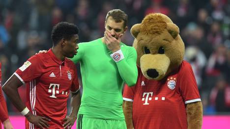 David Alaba (l.) and Manuel Neuer hope jerome Boateng stays part of the Bayern Munich team