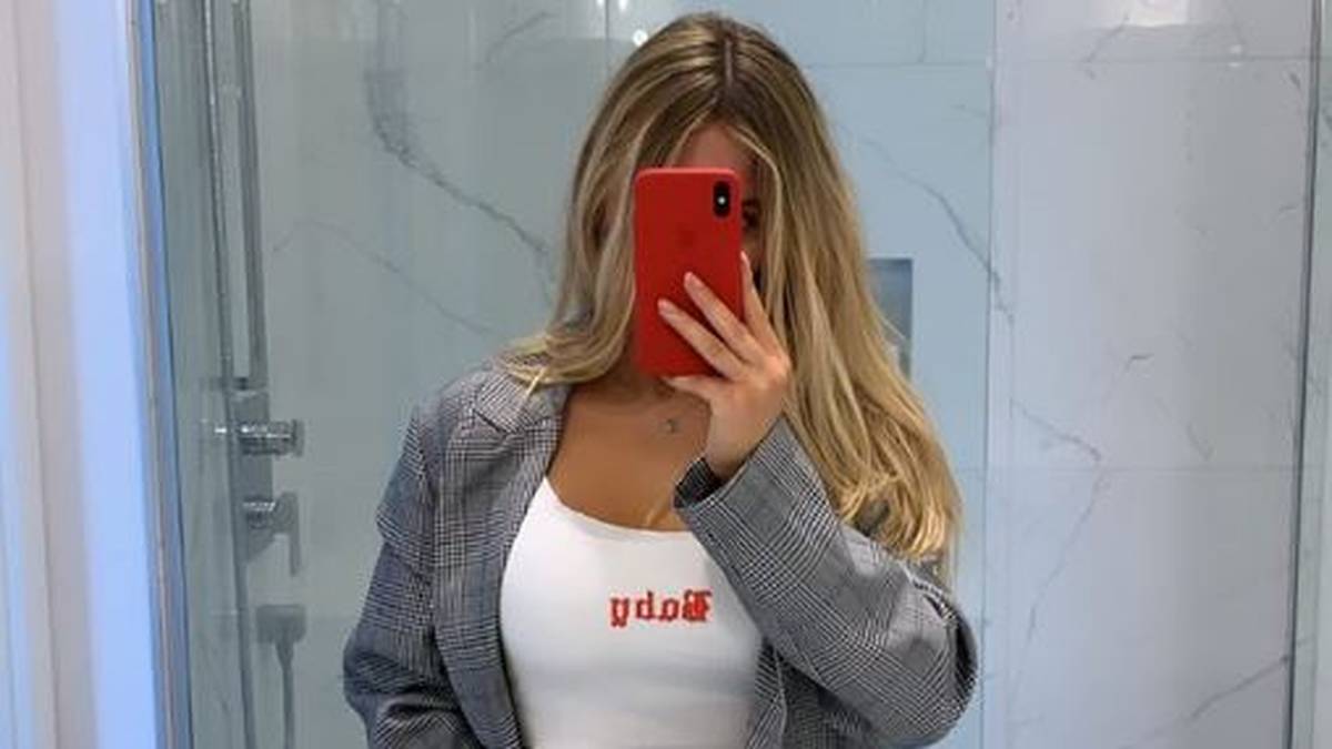 Beatrice Bouchard kommt einer Shopping-Tour zurück und zeigt ihre Beute