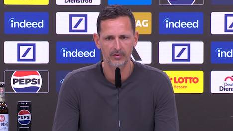 SGE-Trainer Dino Toppmöller zeigt sich nach der Heimniederlage gegen Union Berlin zwiegespalten. Auf der einen Seite lobt er sein Team und dessen Moral, auf der anderen Seite spricht er aber auch über die Fehler der Eintracht. 