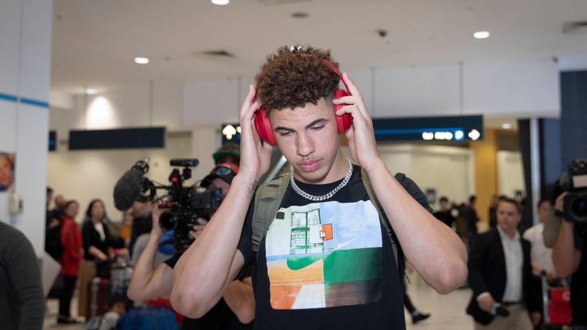 Guard Ball hat in den vergangenen Wochen einen großen Schritt gemacht und wird in der aktuellsten "ESPN"-Prognose als Pick Nummer zwei geführt - nachdem er zunächst lediglich auf Platz 24 lag. LaMelo selbst meinte sogar, dass er als erster Spieler überhaupt gedraftet werden wolle. Keine Übertreibung, glaubt man einem NBA-Verantwortlichen