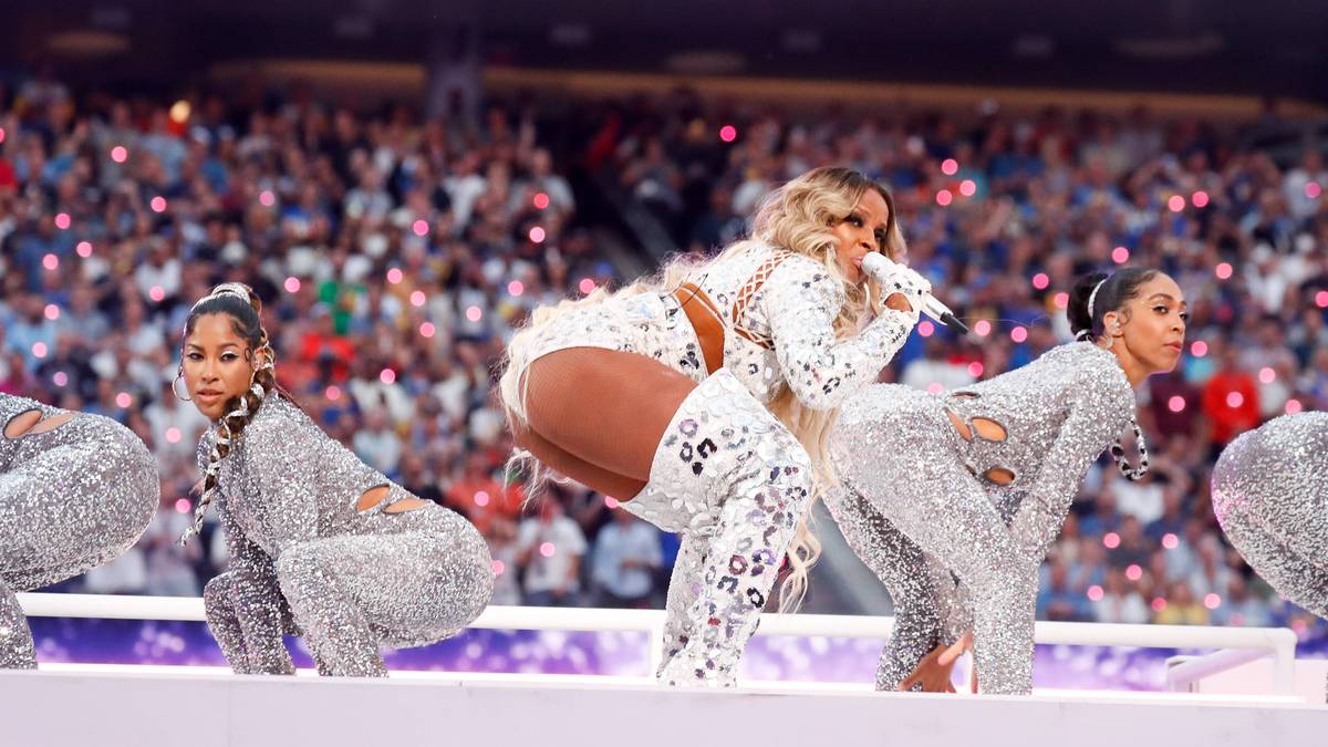 Danach heizt Mary J. Blige den Fans ein