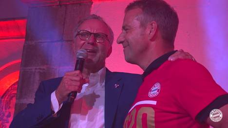 Der FC Bayern München gewinnt mit Rekordwerten die Champions League. Vorstandsvorsitzender Karl-Heinz Rummenigge dankt Triple-Trainer Hansi Flick für seine überragende Arbeit.