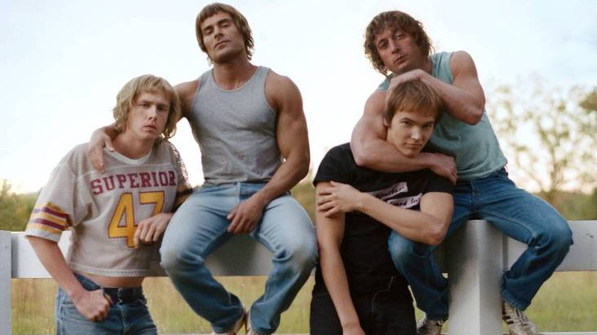 Harris Dickinson, Zac Efron, Stanley Simons und Jeremy Allen White (v.l.) spielen die Von-Erich-Brüder