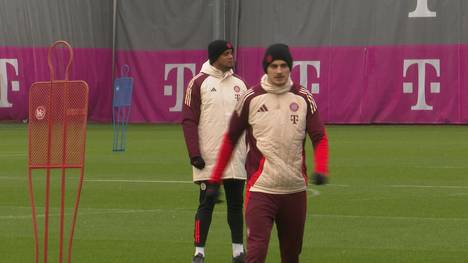 Josip Stanisic kehrt ins Mannschaftstraining des FC Bayern zurück. Der Rechtsverteidiger könnte schon bald wieder für den Rekordmeister auf dem Rasen stehen.