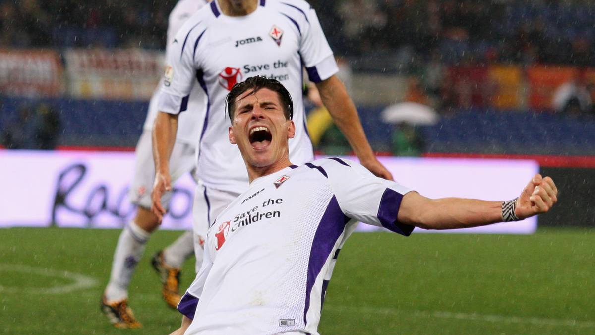 Mario Gomez jubelt nach einem seiner Treffer gegen aS Rom