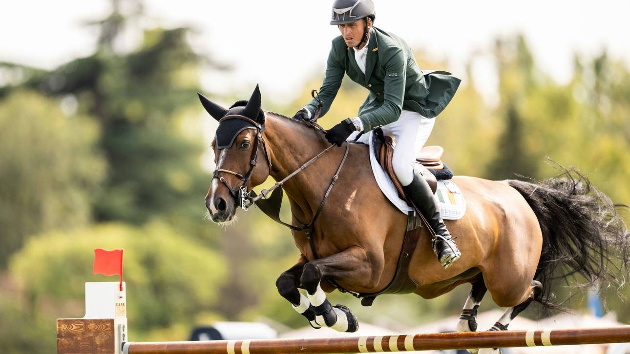 Schwerer Sturz beim Spring-Derby