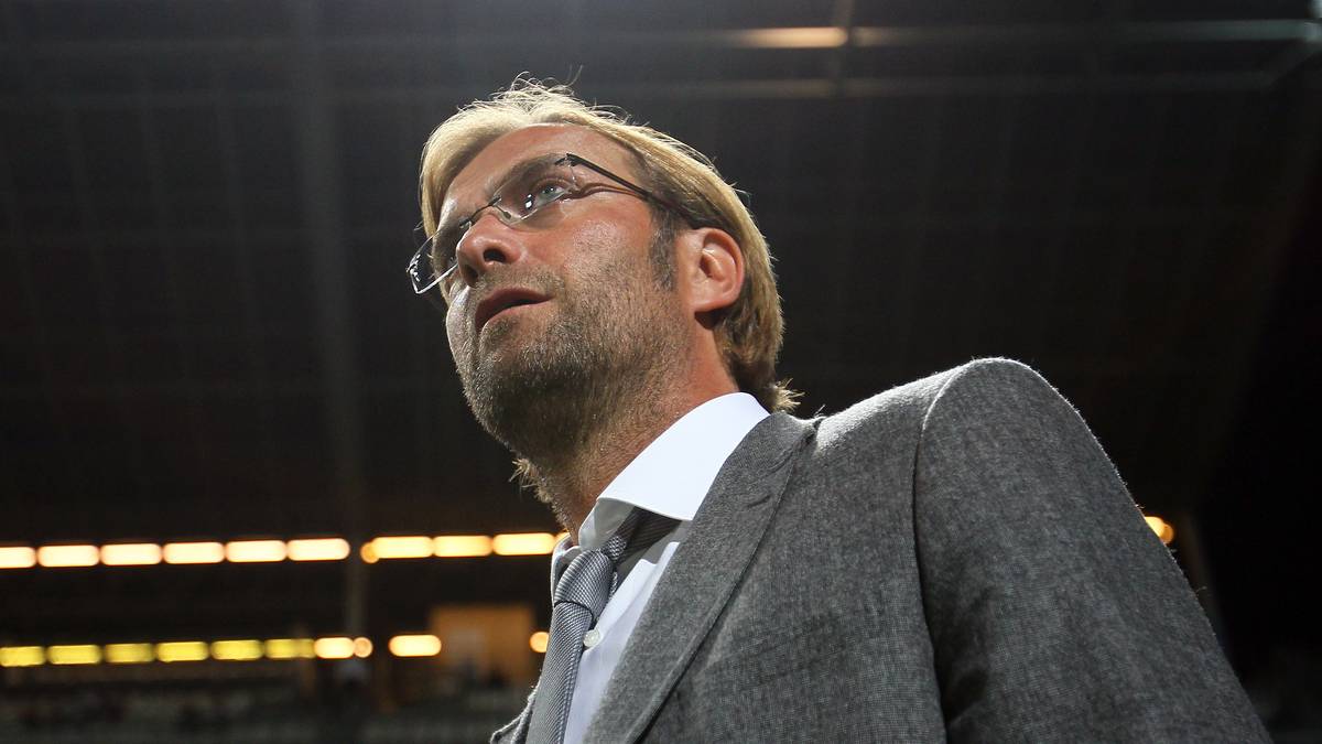 Nach der Meisterschaft darf sich Klopp erstmals in der Champions League versuchen. Die Zuschauer sehen nun einen anderen Klopp - den im feinen Zwirn