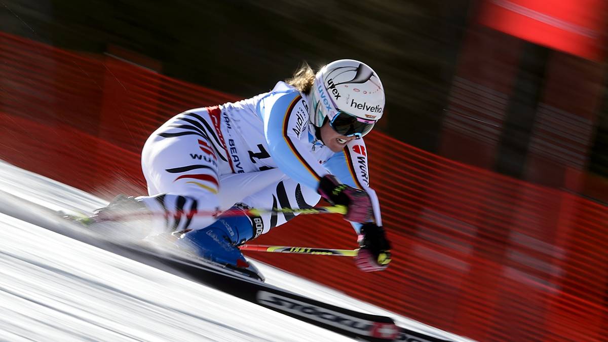Viktoria Rebensburg. Die Olympiasiegerin knallt die Laufbestzeit auf den Kurs und lässt Athletin um Athletin hinter sich. Als Jessica Lyndell Vikarby die Bestmarke auch nicht knackt steht fest - es ist Bronze