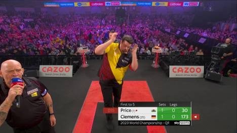 Seit Jahren sorgt die "Ally-Pally-Wespe" immer wieder für Aufsehen und Aufregung bei der Darts-WM. Jetzt hat es auch Gabriel Clemens erwischt.