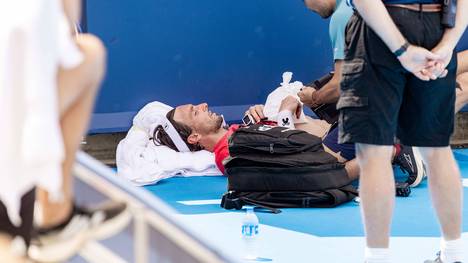 Dramatische Szenen in Cincinnati: Der Franzose Arthur Rinderknech kollabiert bei drückender Hitze auf dem Platz und muss sein Drittrunden-Match gegen Felix Auger-Aliassime aufgeben.