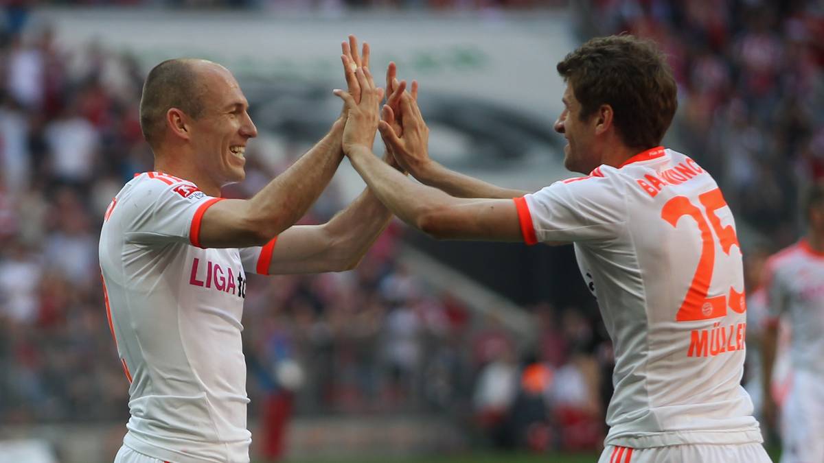 30. Bundesliga-Tor: 28.04.2012 - Im Spiel gegen den VfB Stuttgart gelingt Müller in der Nachspielzeit der Treffer zum 2:0-Endstand