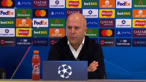 Die Diskussionen um Arne Slot werden nach der 1:4-Pleite gegen PSV Eindhoven immer lauter. Der Niederländer äußert sich zu seiner Situation.