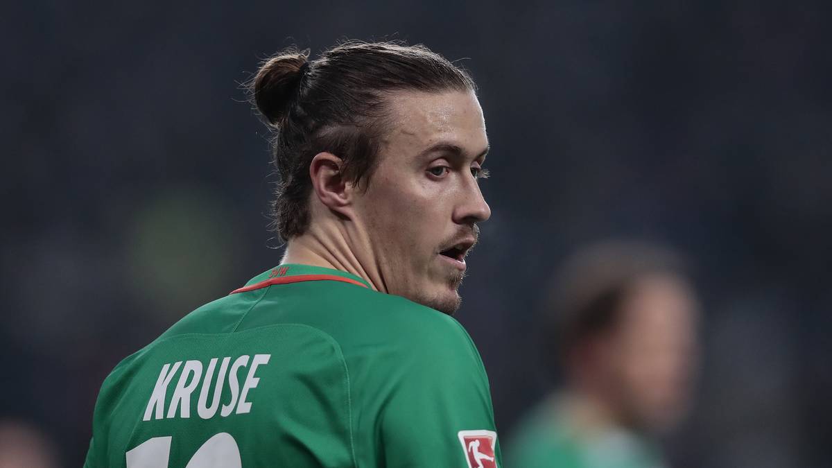 Bremens Max Kruse hat sich offenbar von Gareth Bale inspirieren lassen und die Haare hinten zusammengebunden