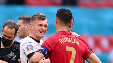 Toni Kroos hat nach dem Sieg gegen Portugal mit seinem ehemaligen Teamkollegen Ronaldo herumgescherzt. Jetzt hat der DFB-Star verraten, worum es ging.