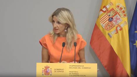 Die spanische Arbeitsministerin fordert die Nationaltrainer Jorge Vilda und Luis de la Fuente die nach der umstrittenen Rede des Verbandspräsidenten Luis Rubiales applaudierten, zum Rücktritt auf.