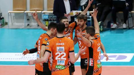 Die BR Volleys jubeln gegen Herrsching