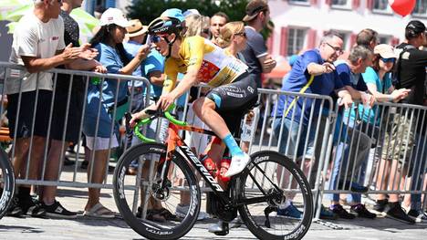 Wenige Tage vor dem Start der Tour de France in Kopenhagen, gibt es Aufregung beim Top-Team: Bahrain-Victorious. Die Wohnungen von Fahrern und Betreuern seien durchsucht worden.
