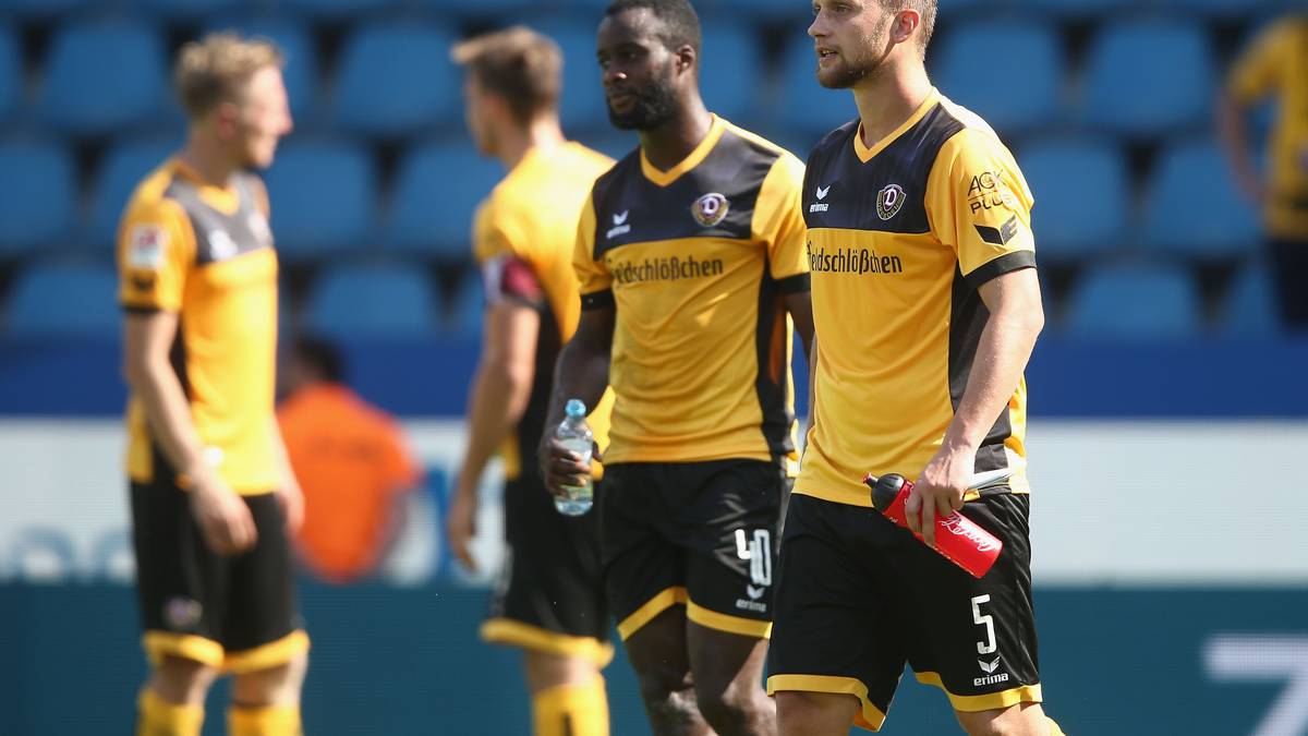 PLATZ 33 – SG DYNAMO DRESDEN: Gleiches gilt für die Fans der Dresdner. Der Ostverein wurde wegen seiner Anhänger sogar schon einmal vom DFB-Pokal ausgeschlossen. Das kommt nicht gut an 